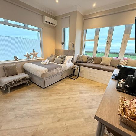 Beachfront Compact Coastal Crib, Direct Sea Views & Air Conditioning Littlestone-on-Sea 外观 照片