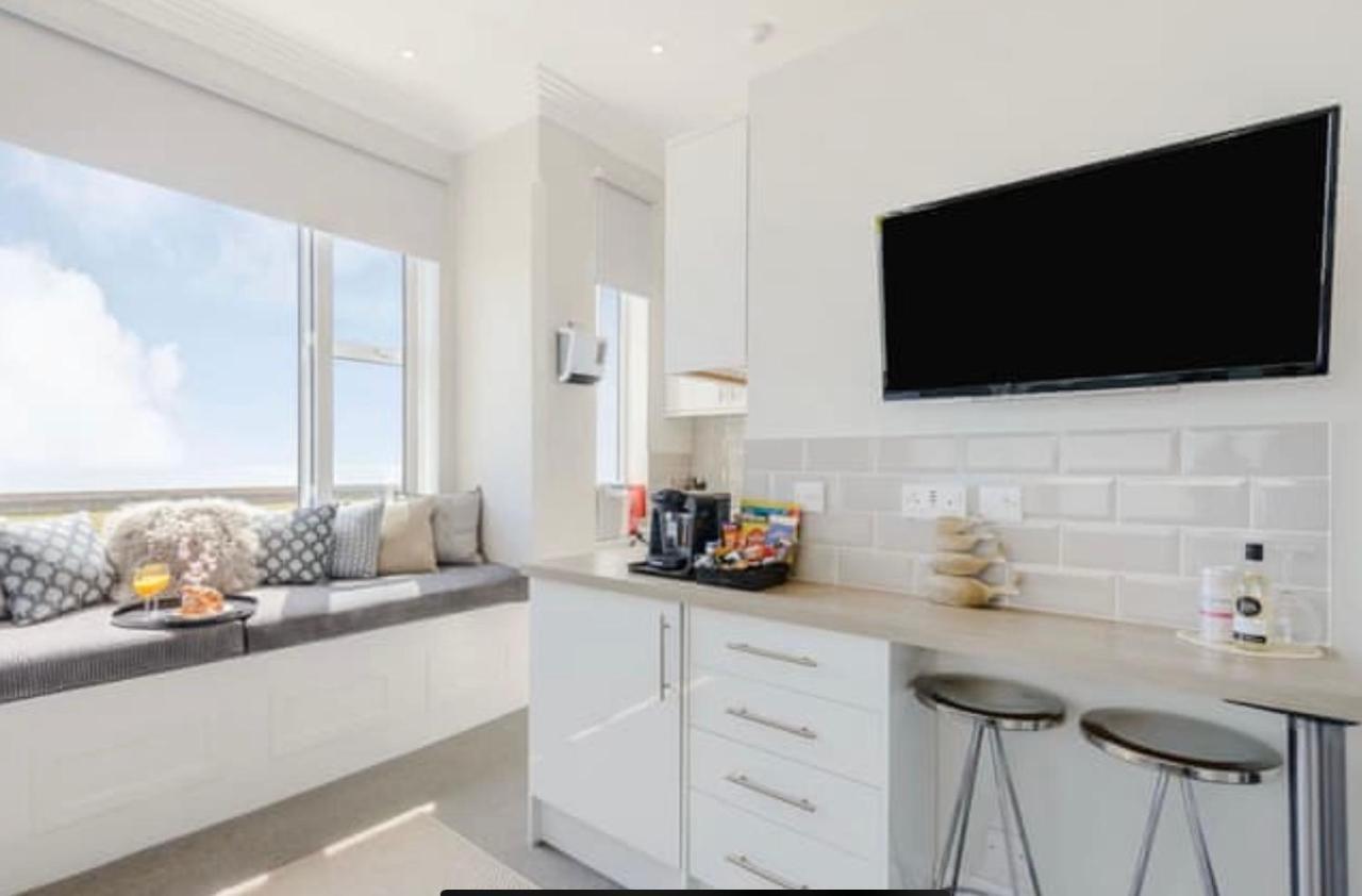 Beachfront Compact Coastal Crib, Direct Sea Views & Air Conditioning Littlestone-on-Sea 外观 照片