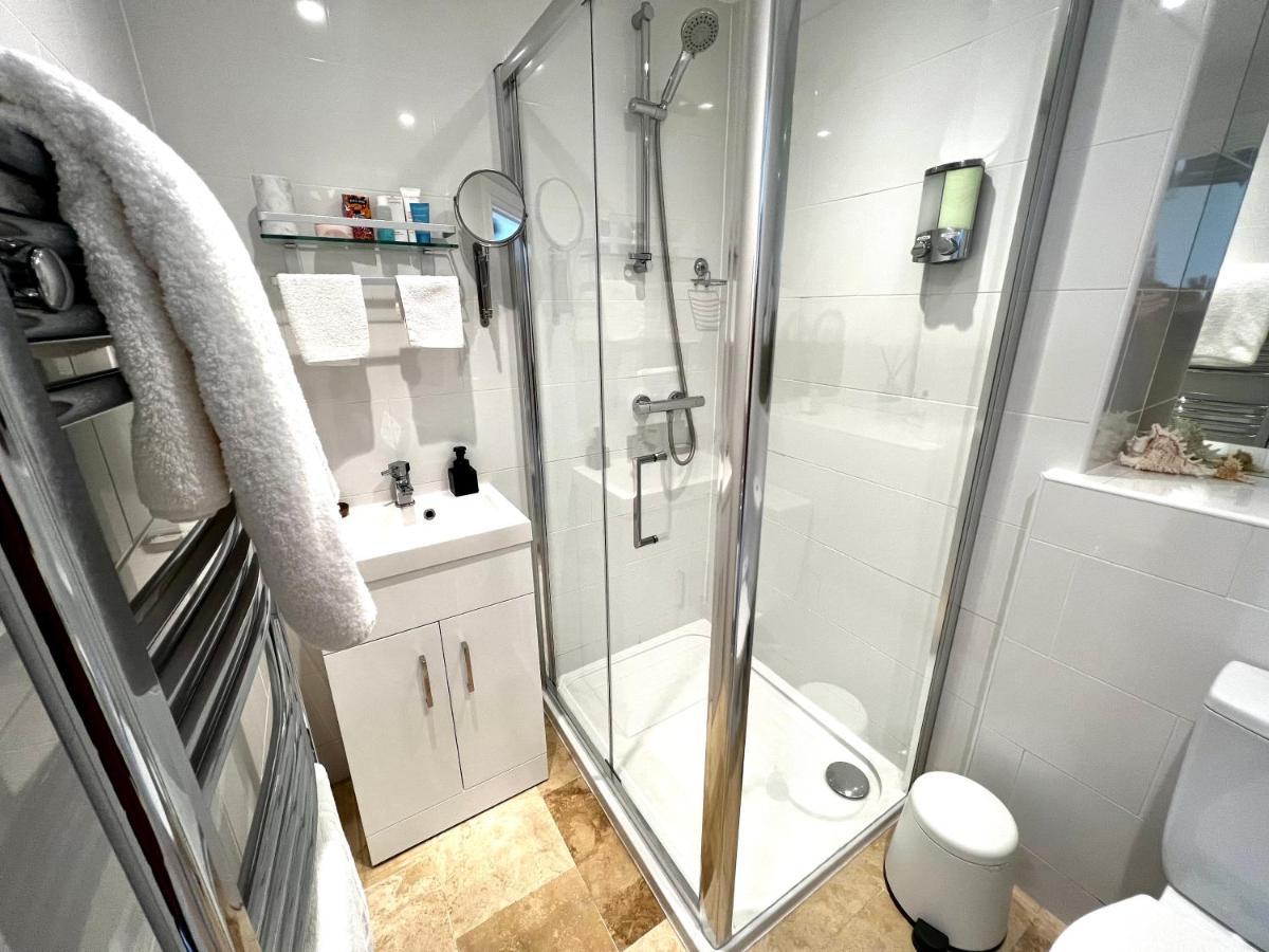 Beachfront Compact Coastal Crib, Direct Sea Views & Air Conditioning Littlestone-on-Sea 外观 照片